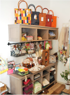 鞄・雑貨　棚1店内の様子