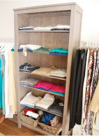 Tシャツ・カーディガン　棚店内の様子